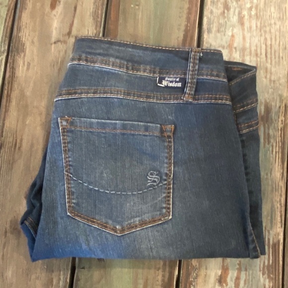 Torrid Source Of Wisdom Flare / Boot Jeans, Size 16, Stretch Whiskered, 10” Rise - Picture 4 of 10